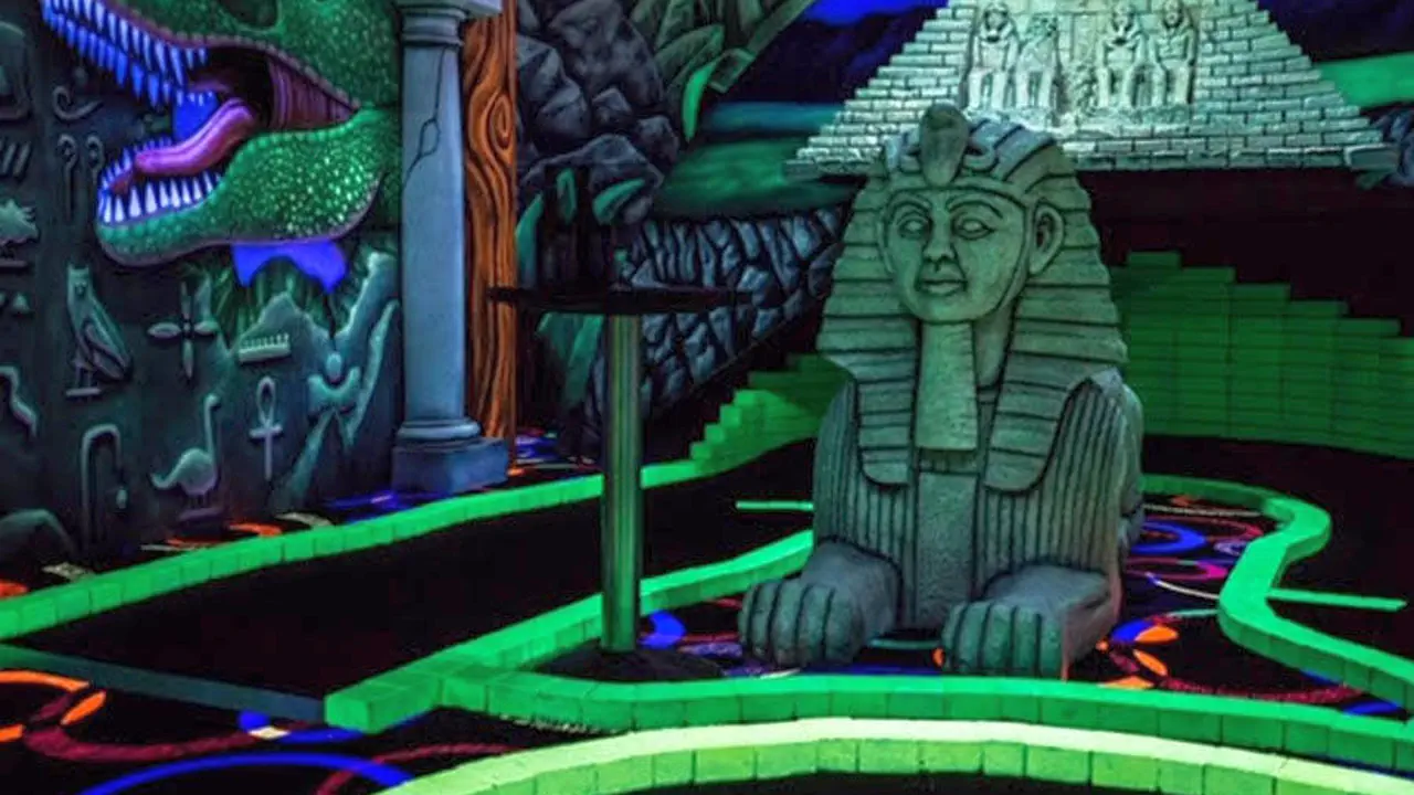 12 Hole Glow-in-the-Dark Minigolf