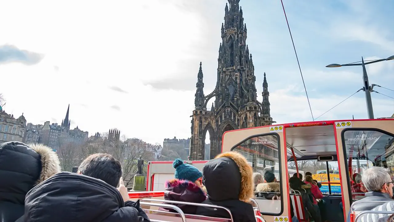 3 bus tours of the city