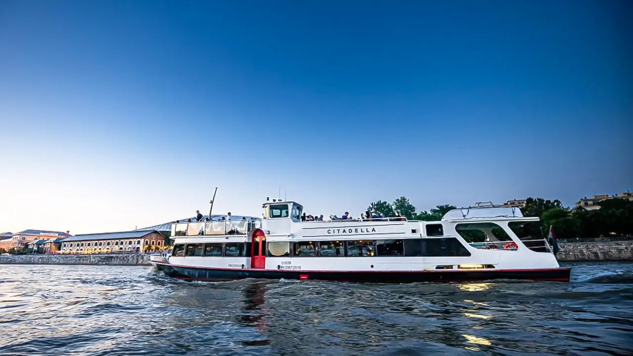 Premium Evening Cruise with Tokaj Frizzante