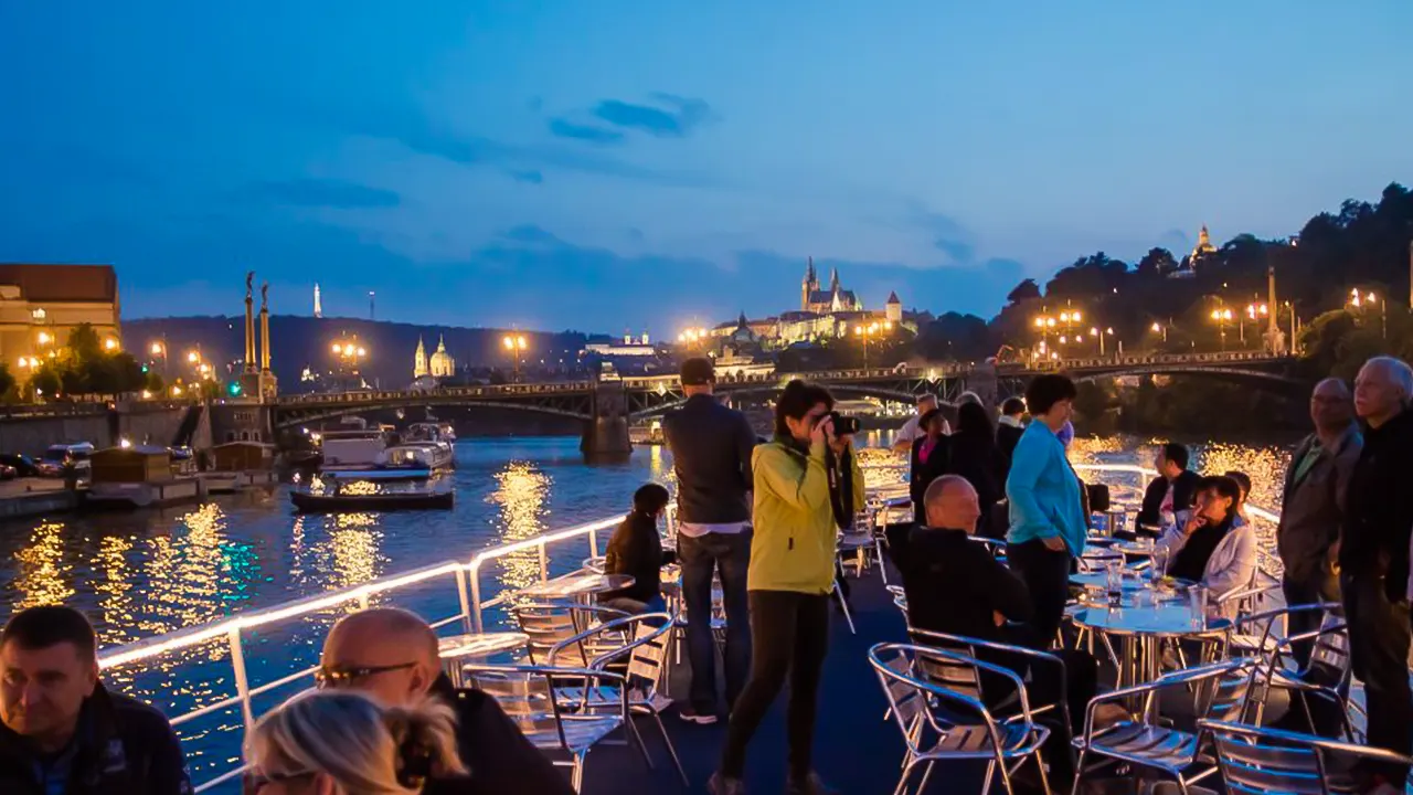 Sightseeing Boat Cruise with Buffet Dinner