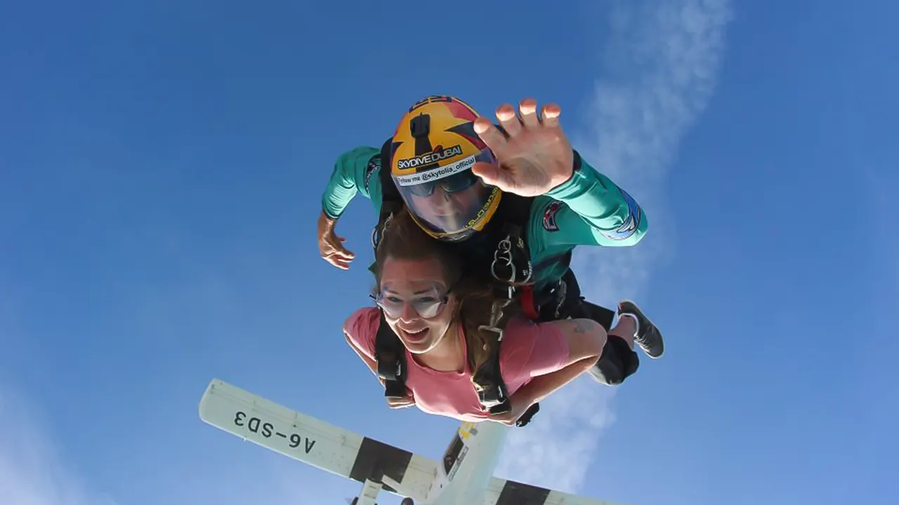 Skydiving experience in the palm