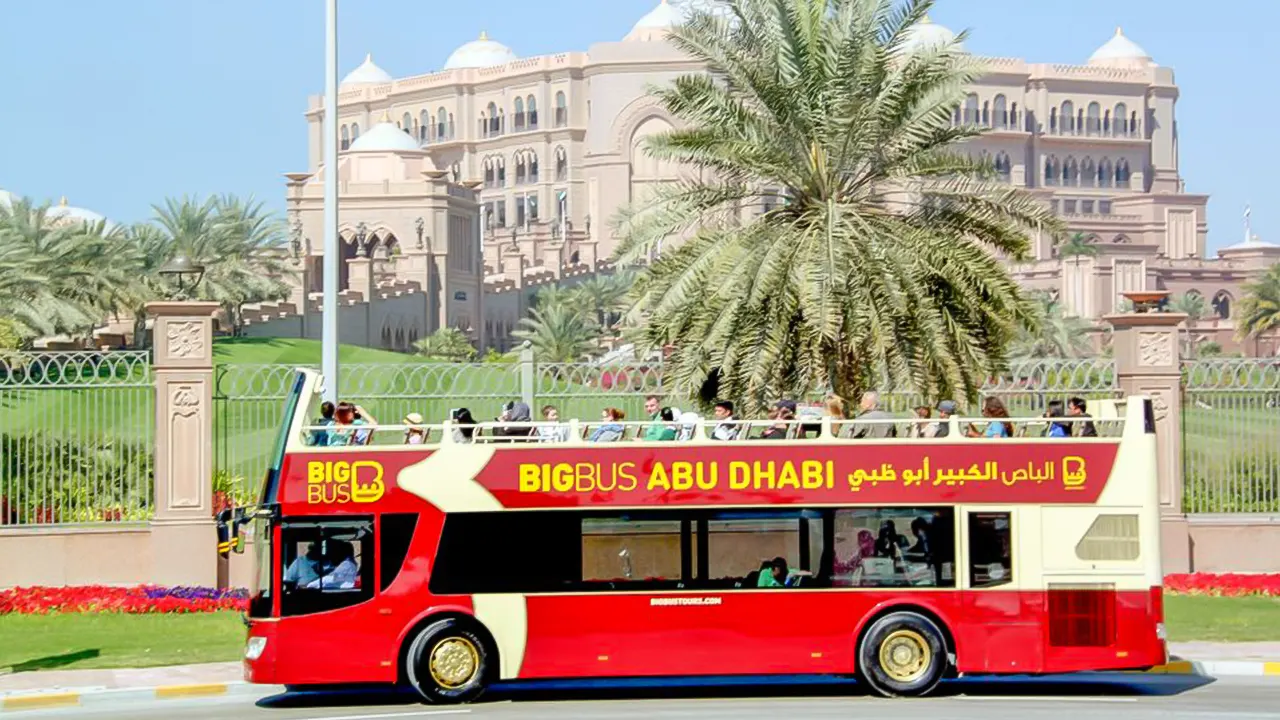 Sightseeing bus tour of the city