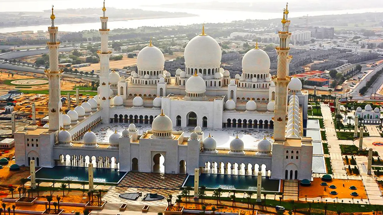 Sightseeing tour of Abu Dhabi