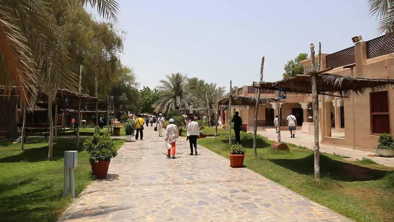 Tour of the mosque, Palace, Island and heritage