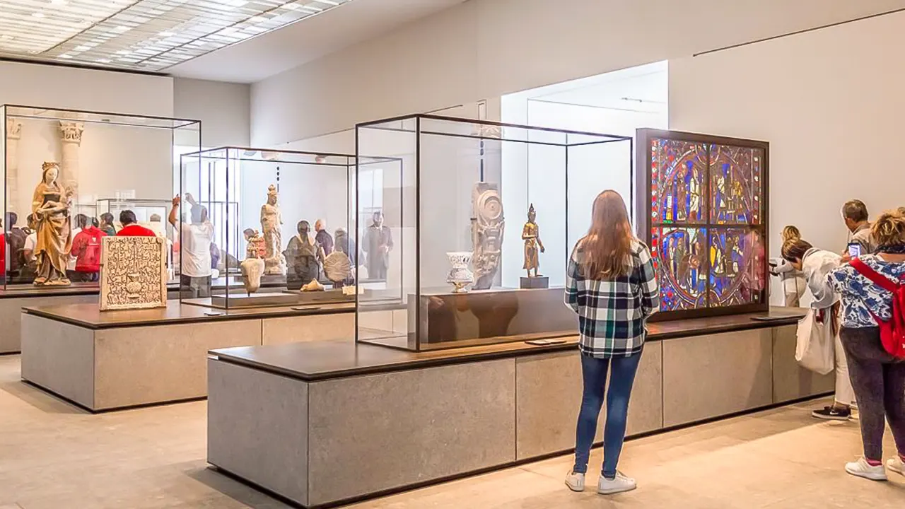 Louvre Museum