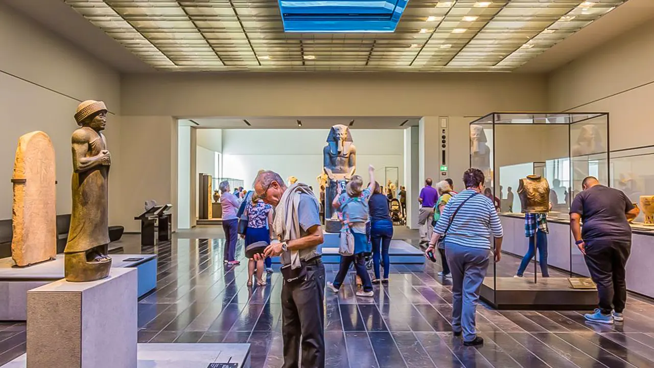 Louvre Museum