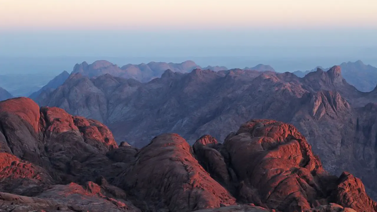 جبل موسى ودير شروق الشمس