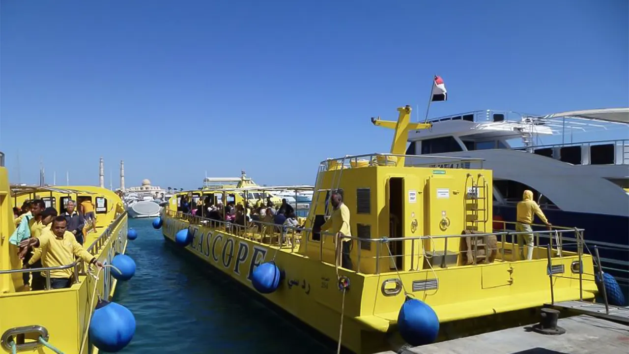 Submarine Royal scopes with a snorkel