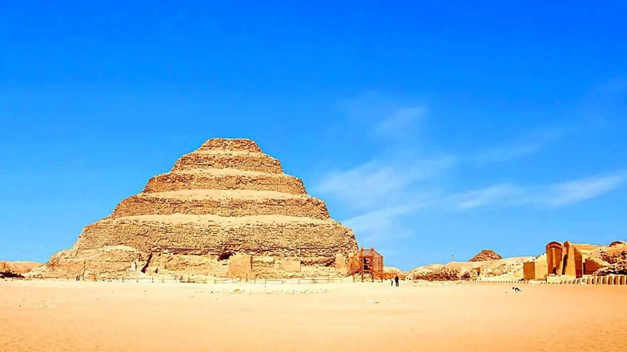 A tour of Dahshur and Saqqara with lunch