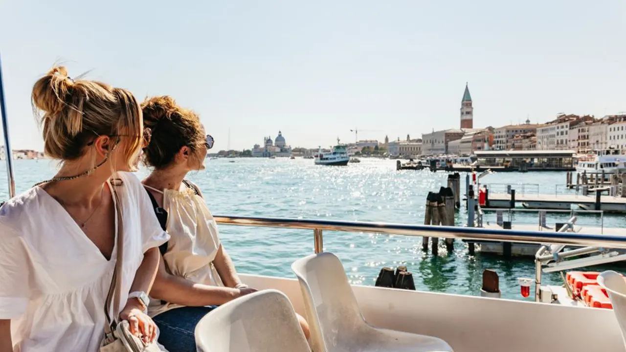 Burano, Torcello and Murano by boat with glass making