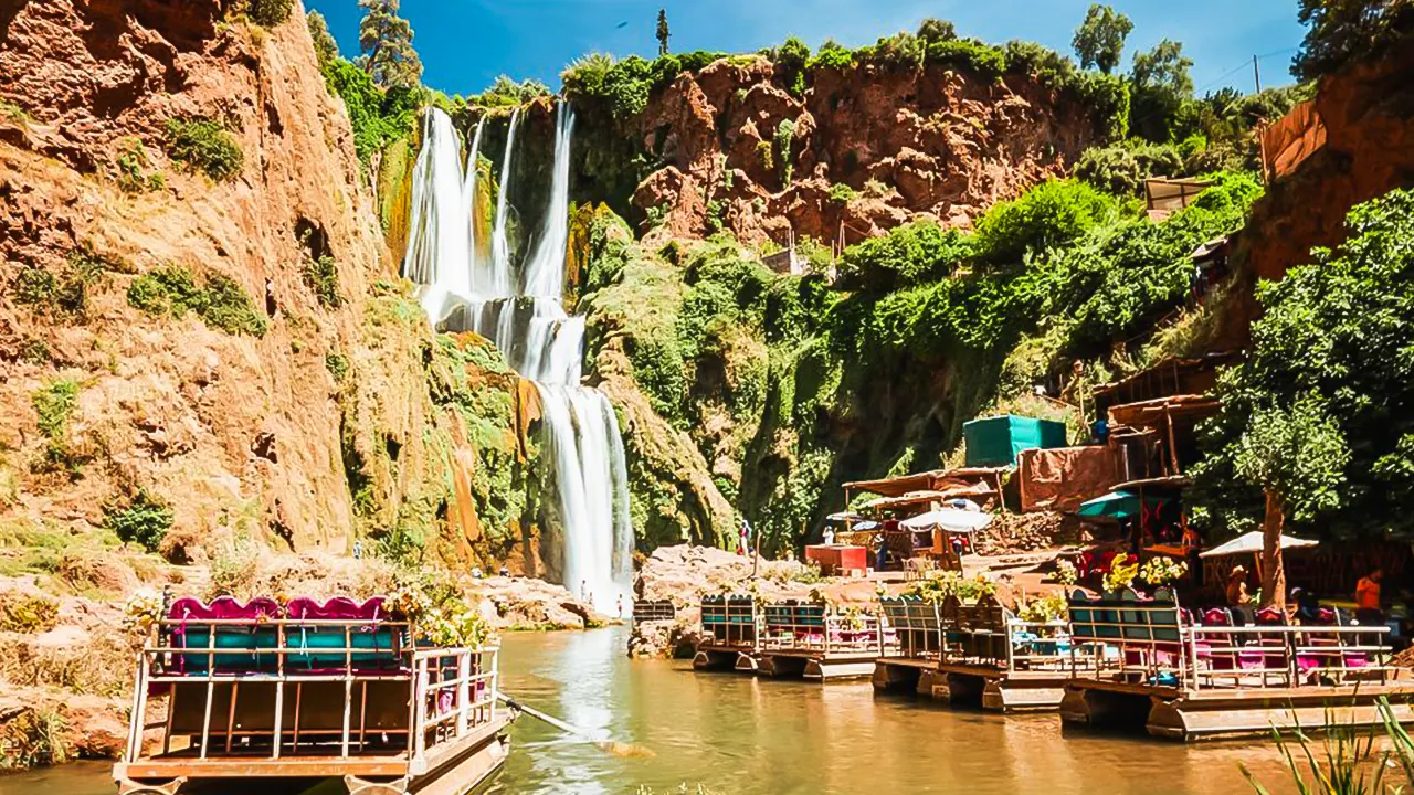 Tour of waterfalls with a guide