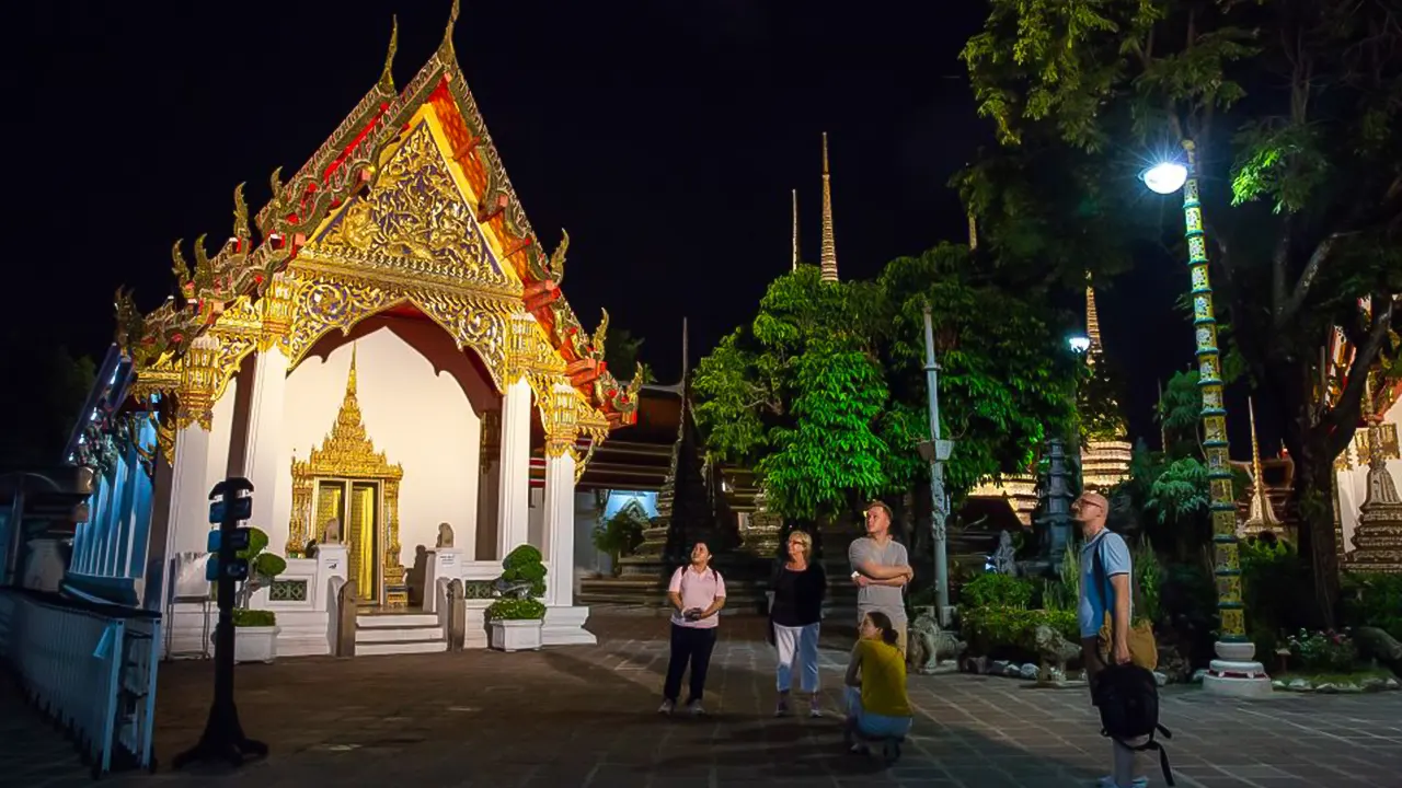 Markets, Temples and Food Night Tour by Tuk Tuk