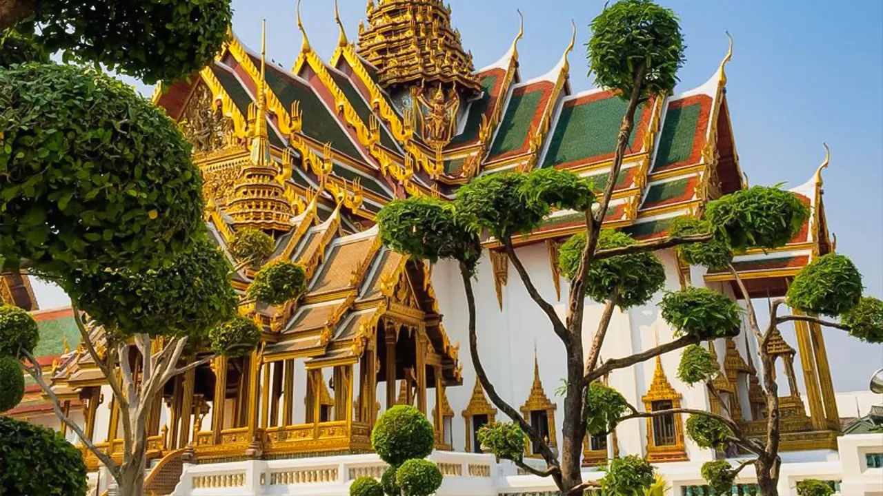 Grand Palace and Wat Phra Kaew Guided Walking Tour