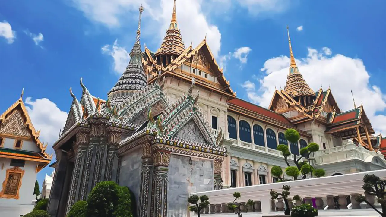 Grand Palace and Wat Phra Kaew Guided Walking Tour