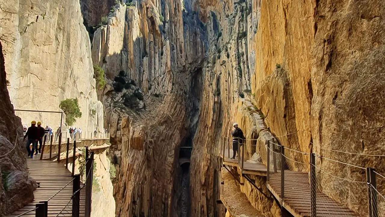 Caminito del Rey Guided Tour with Bus