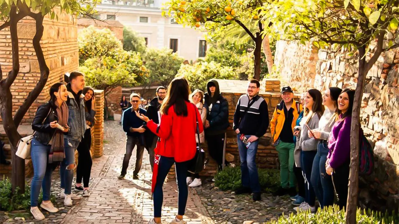 Alcazaba and Roman Theatre Guided Tour With Entry