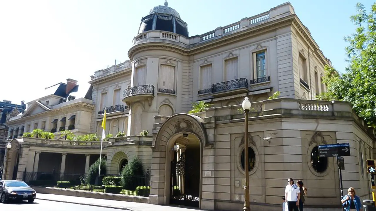 Walking Tour of the Recoleta Neighborhood in Buenos Aires