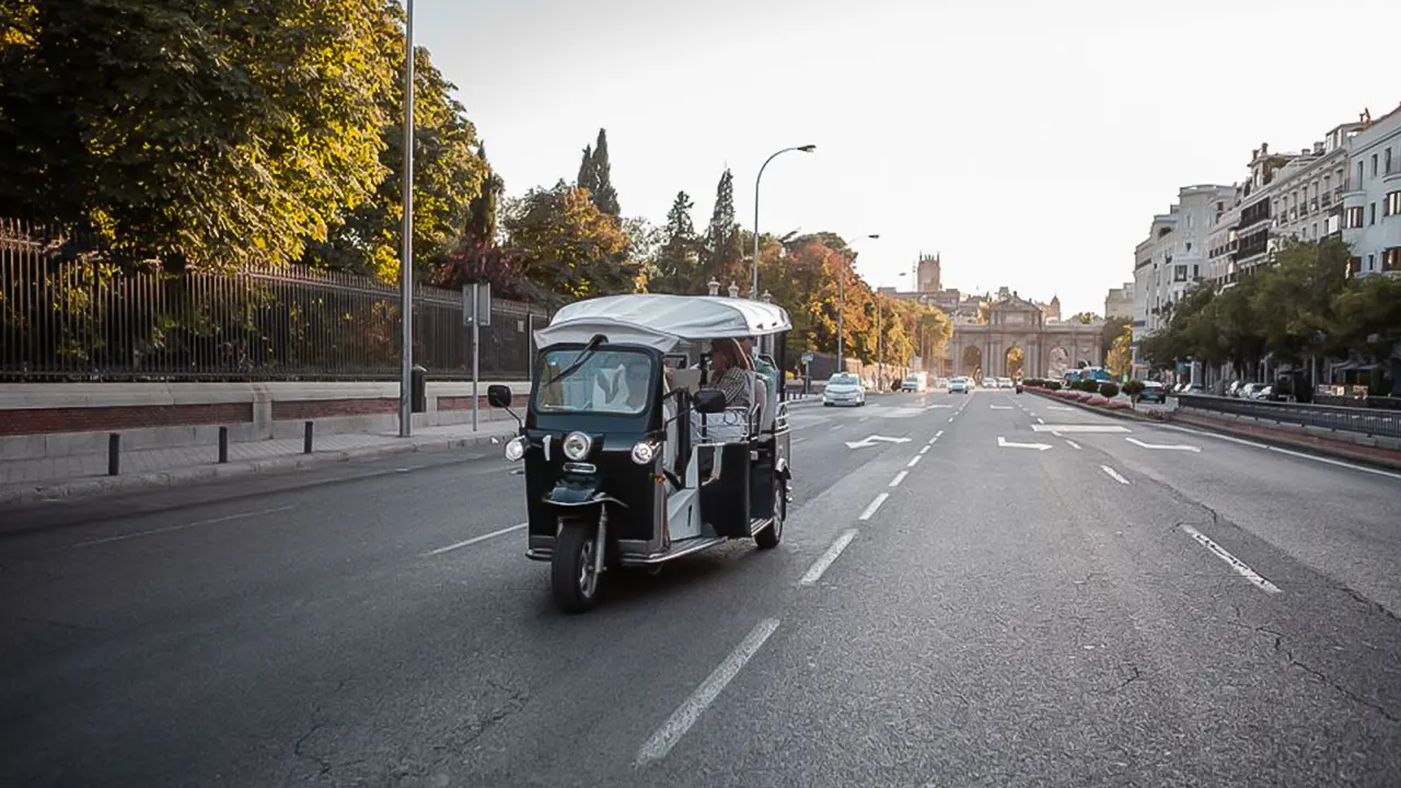 Private City Tour by Eco Tuk Tuk