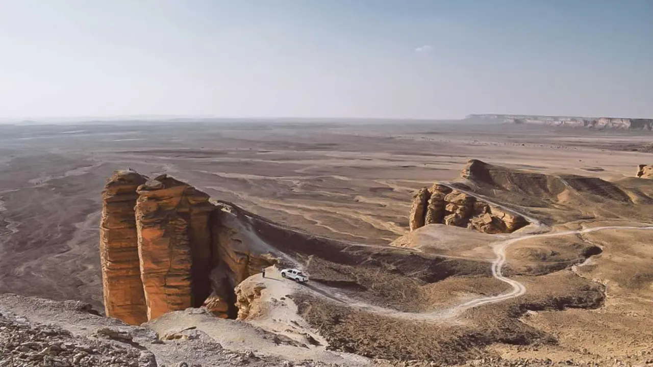 رحلة يومية إلى جبال الطويق وسهول النجد