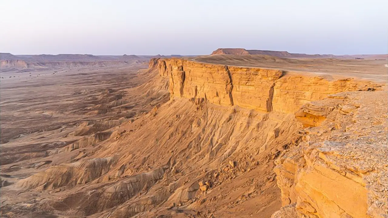 رحلة يومية إلى جبال الطويق وسهول النجد