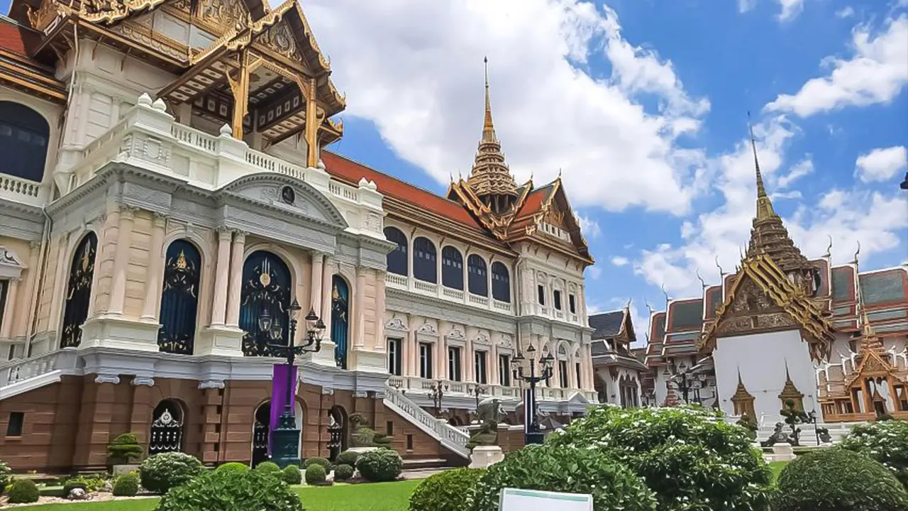 Grand Palace and Wat Phra Kaew Guided Walking Tour