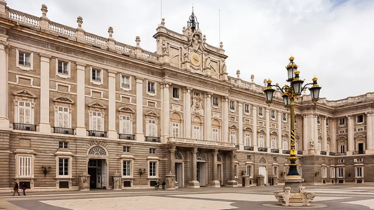 Tour of the royal palace