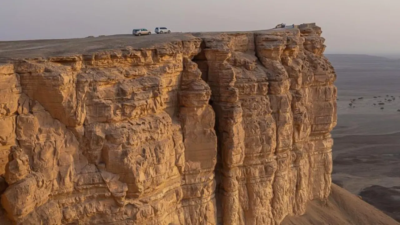 رحلة يومية إلى جبال الطويق وسهول النجد